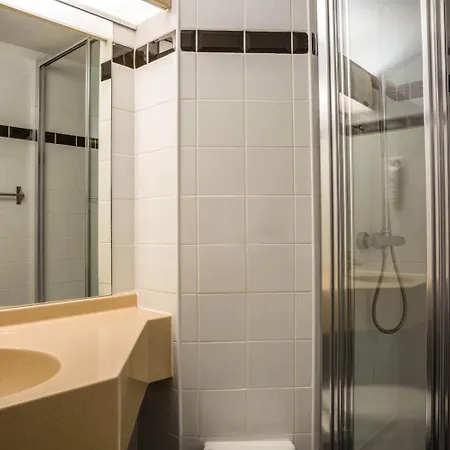 Brit Confort Amiens Hotel 3*